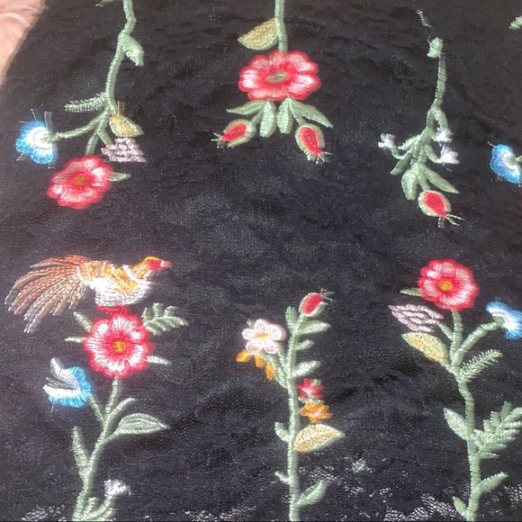 Sugar + Lips S Embroidered Lace Stretch Skirt - Picture 3 of 8